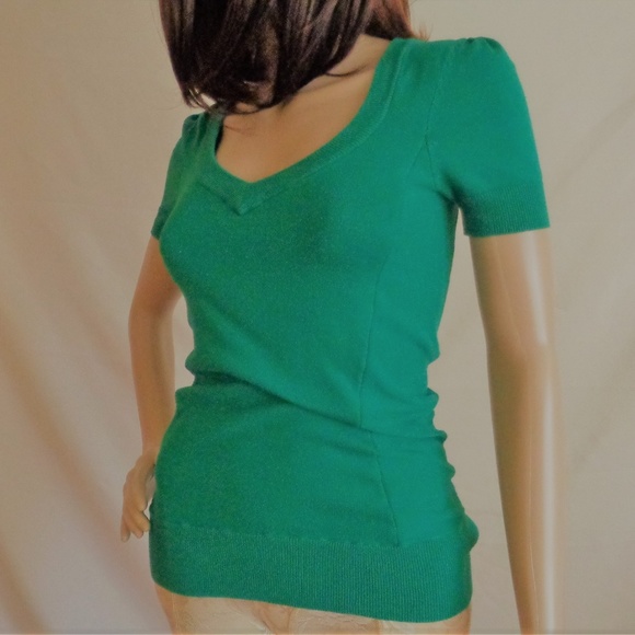 Forever 21 Tops - Forever 21 short sleeved V neck sweater